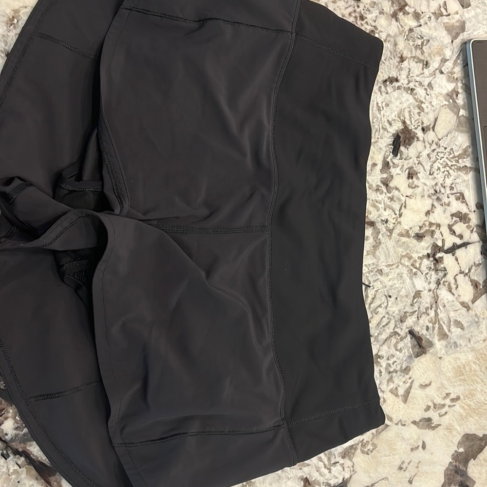 Lululemon High Rise Speed up Short - size 8